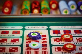 Perbandingan fitur aplikasi native dan akses browser pucuk slot